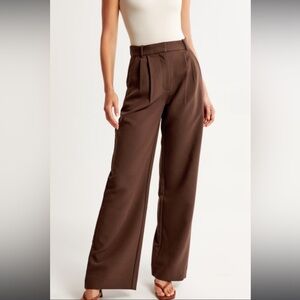 Abercrombie Sloane Tailored Pant. Size XS. Brown. Never worn.